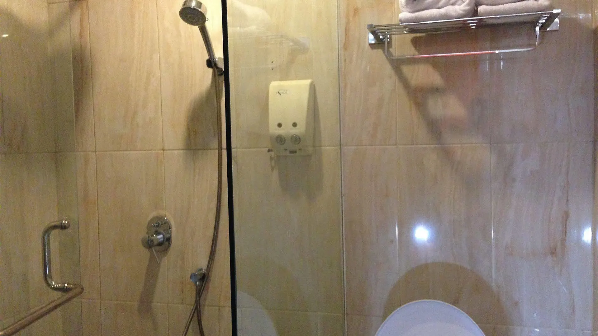 Ap Suite Apartment 꾸따